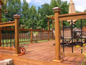 HOW TO CLEAN A DECK IN AN EFFICIENT MANNER?￼